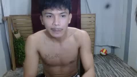 kyle_lourence online show from April 22, 3:08 pm