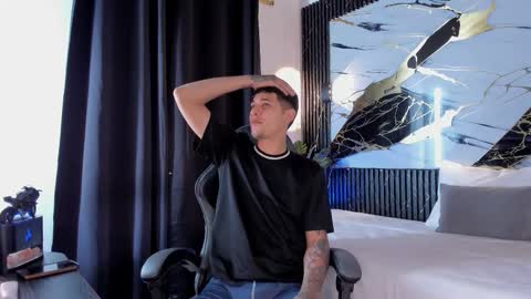 kylesmithx_ online show from January 6, 5:22 am