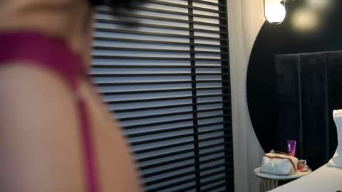 Kylie online show from February 23, 9:06 pm