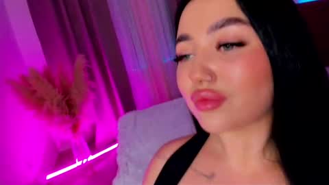 Kylie Lips online show from February 18, 3:52 pm
