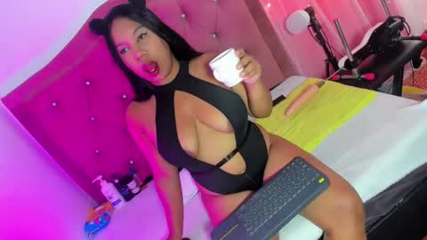 Snapshot of kylie_sttel chatting on September 21, 1:15 pm kylie Sttel online show from September 21, 1:15 pm