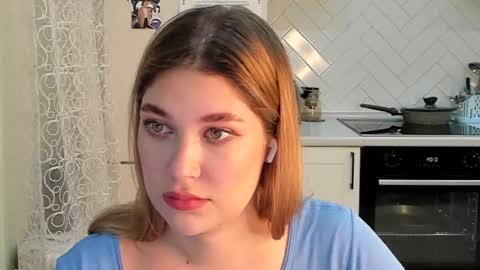 Snapshot of kylieblond chatting on February 12, 10:04 pm Din online show from February 12, 10:04 pm