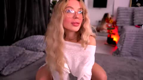 Kylie online show from November 29, 11:01 pm