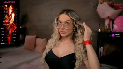 Kylie online show from February 6, 10:53 pm