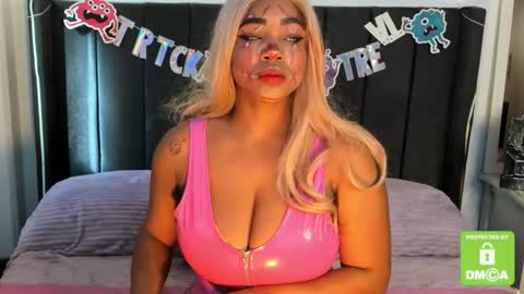 kylie white boobs online show from October 27, 8:53 pm