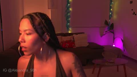 schedule 300 pm - 1100pm colombia time online show from December 18, 1:23 am