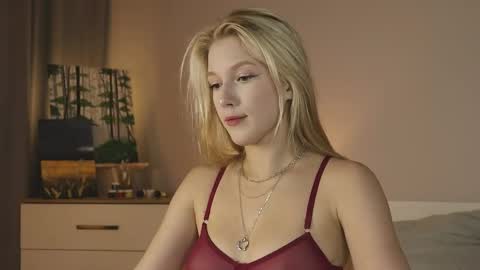 Snapshot of la_belle_ chatting on September 14, 3:24 pm Alice online show from September 14, 3:24 pm