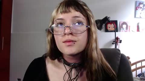 Snapshot of la_femme_fatale_ chatting on September 22, 9:52 pm Hanna FREE ONLYFANS online show from September 22, 9:52 pm