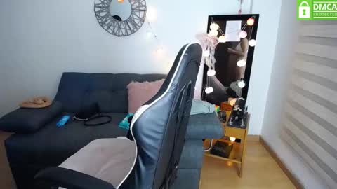 Snapshot of la_rola_ chatting on October 3, 1:48 am Catalina online show from October 3, 1:48 am