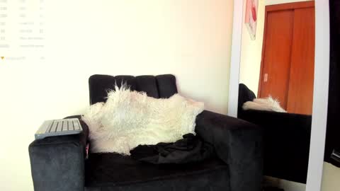 Snapshot of lace_victoria chatting on February 7, 4:27 am lace_victoria online show from February 7, 4:27 am