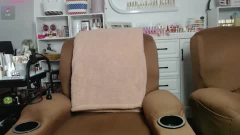 Mia online show from October 27, 1:49 am