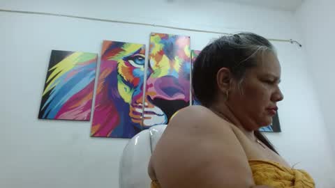 lady online show from February 25, 11:04 pm