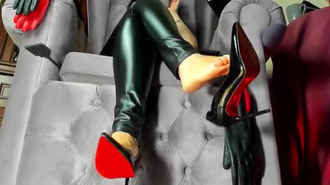 GoddessLeather online show from November 6, 1:25 pm