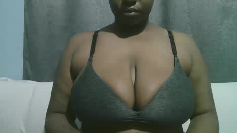 Snapshot of lady_dearra chatting on October 14, 4:15 am lady_dearra online show from October 14, 4:15 am