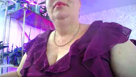 Snapshot of lady_gloria chatting on September 28, 8:34 am Lady Gloria online show from September 28, 8:34 am