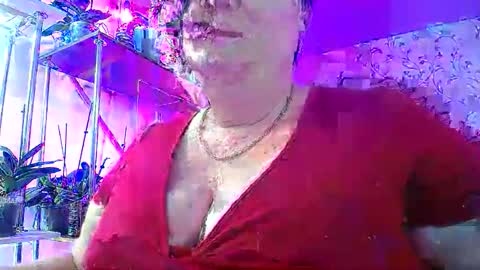 Snapshot of lady_gloria chatting on October 15, 11:44 am Lady Gloria online show from October 15, 11:44 am