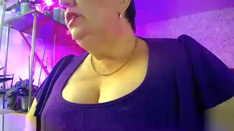 Snapshot of lady_gloria chatting on October 11, 11:48 am Lady Gloria online show from October 11, 11:48 am
