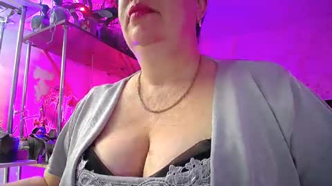 Snapshot of lady_gloria chatting on March 1, 5:20 am Lady Gloria online show from March 1, 5:20 am