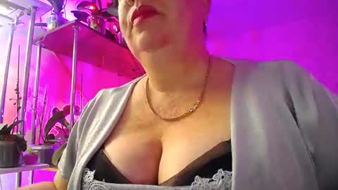 Snapshot of lady_gloria chatting on January 26, 9:40 am Lady Gloria online show from January 26, 9:40 am