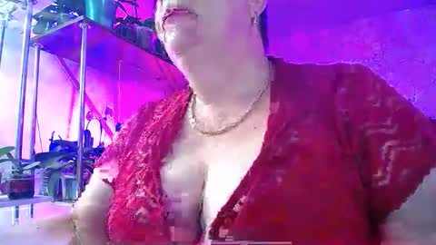 Snapshot of lady_gloria chatting on September 16, 4:04 am Lady Gloria online show from September 16, 4:04 am