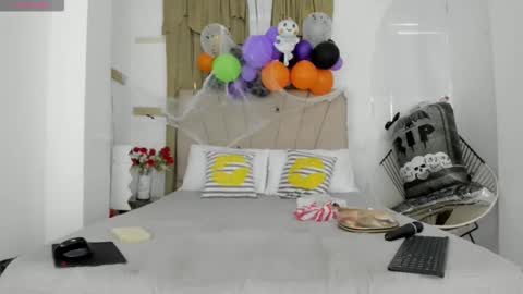 Snapshot of lady_miss___ chatting on October 18, 12:09 pm lady_miss___ online show from October 18, 12:09 pm