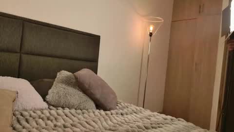 Snapshot of lady_ni chatting on September 22, 1:04 pm 700 1300 -5 online show from September 22, 1:04 pm