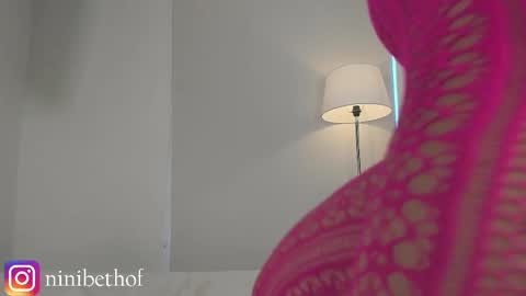 Snapshot of lady_ni chatting on February 25, 1:43 pm 700 1300 -5 online show from February 25, 1:43 pm