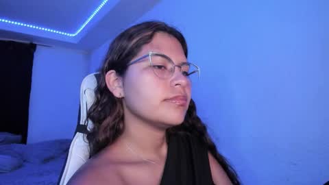  Lady  online show from March 8, 3:21 am