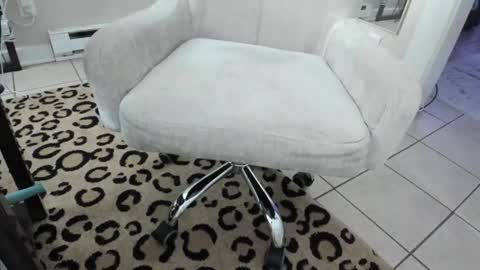 luxandleo online show from December 21, 4:52 am