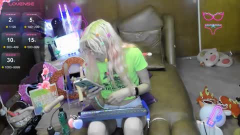 Skinnygirl online show from November 12, 1:52 am