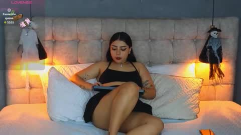 Snapshot of laia_and_aloby chatting on October 9, 10:59 pm online show from October 9, 10:59 pm