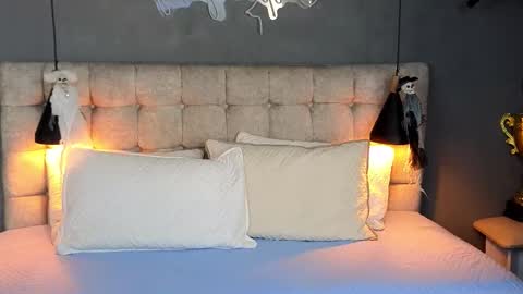 Snapshot of laia_and_aloby chatting on October 8, 10:27 pm online show from October 8, 10:27 pm