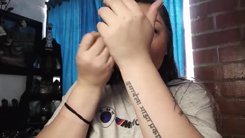 laia_hadid online show from December 1, 5:11 pm