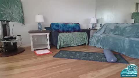 Snapshot of lailagetsnaked chatting on October 27, 6:52 pm Laila Delight Goddess of Light online show from October 27, 6:52 pm