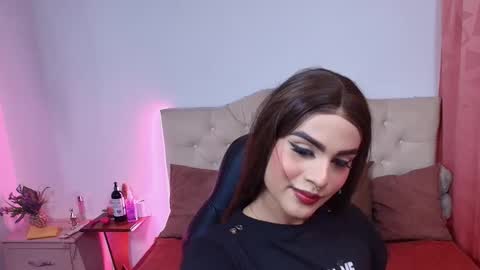 Snapshot of lailahdark chatting on October 15, 5:11 am Camila online show from October 15, 5:11 am