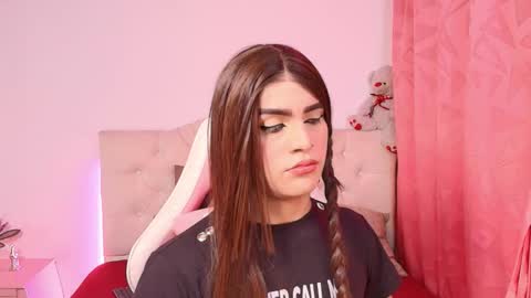 Snapshot of lailahdark chatting on October 4, 5:27 am Camila online show from October 4, 5:27 am