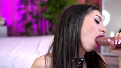 Lala online show from March 5, 7:45 pm