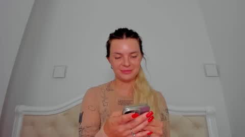 Lallie  online show from September 9, 3:12 pm