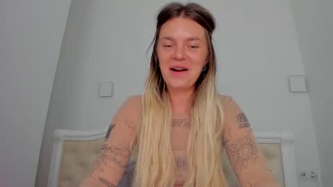 Lallie  online show from September 22, 3:27 pm