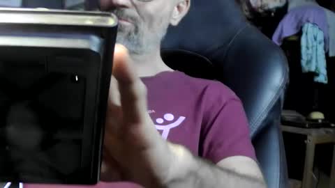 Snapshot of laltro33 chatting on February 10, 12:30 am Markazzo73 online show from February 10, 12:30 am