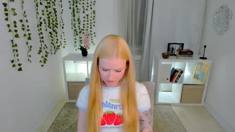 Laly online show from September 11, 5:47 pm