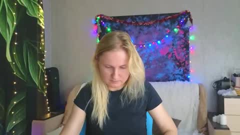 LanaviSmith online show from December 23, 6:19 am