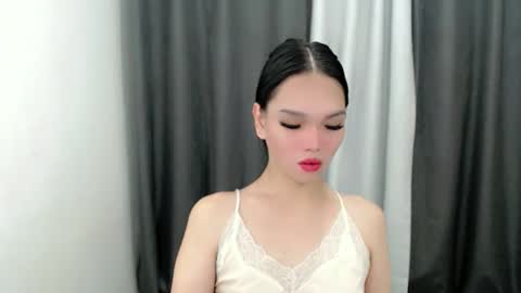 lanawyatt_ online show from October 9, 5:51 pm