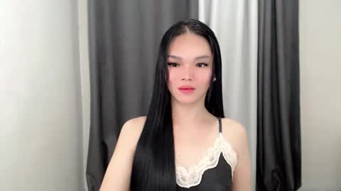 lanawyatt_ online show from November 22, 12:09 am