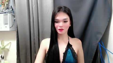 lanawyatt_ online show from April 3, 1:18 pm