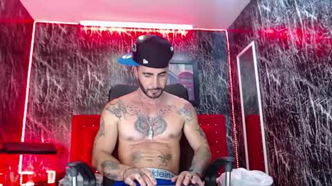 Lancelot Benwick online show from February 23, 8:44 pm