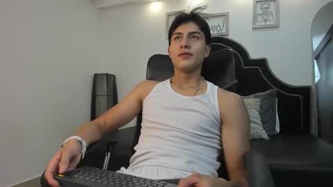 Snapshot of landercruz chatting on October 15, 4:16 am landercruz online show from October 15, 4:16 am