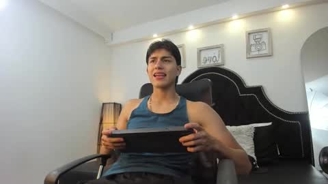 Snapshot of landercruz chatting on October 21, 5:45 am landercruz online show from October 21, 5:45 am