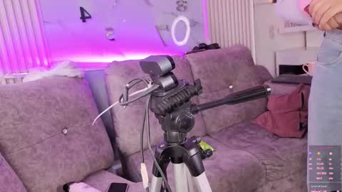 lanna_as online show from February 23, 9:50 pm