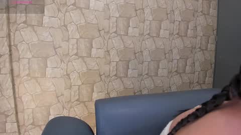Snapshot of lapeligrosa_ chatting on February 8, 12:06 pm lapeligrosa_ online show from February 8, 12:06 pm